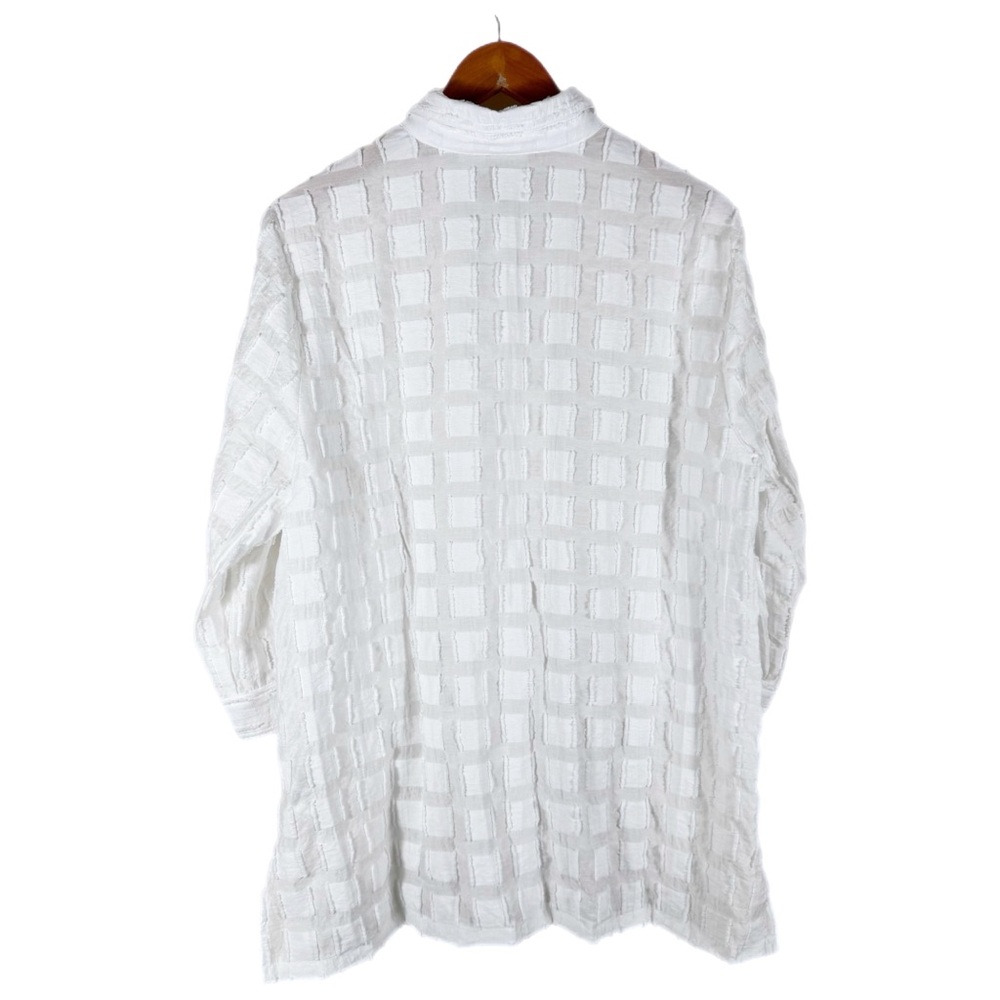 Chico’s Traveler’s Sheer Textured Geometric Button Up Shirt XL (Chico’s 3) White - Picture 2 of 8